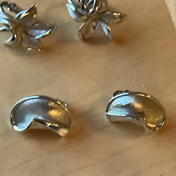 Trifari LOT of Necklaces, Bracelets, Brooch & Clip On Earrings Collection - Picture 12 of 15